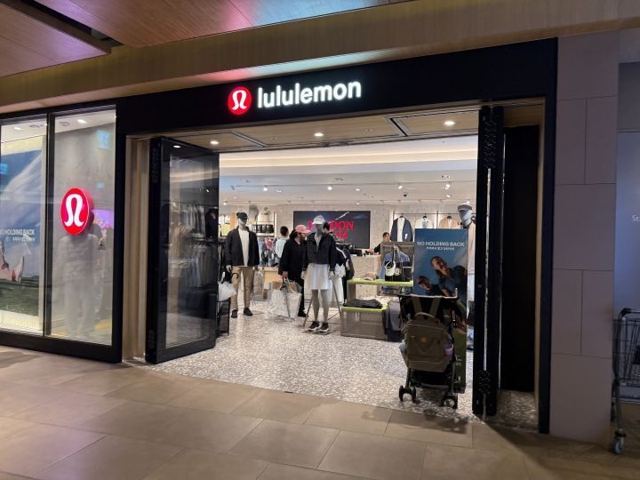 lululemon PARNAS MALL店