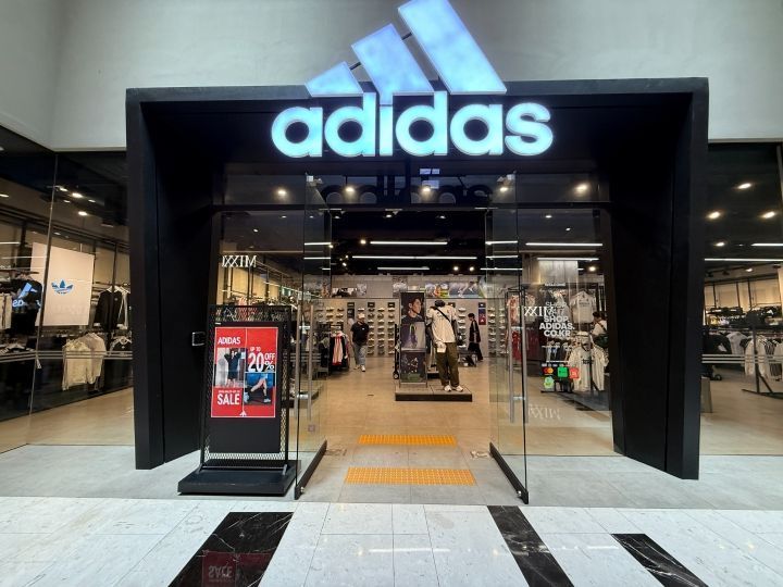 阿迪达斯 IFC商场店