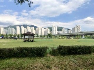 三乐江边体育公园