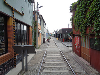 京岩洞铁路村