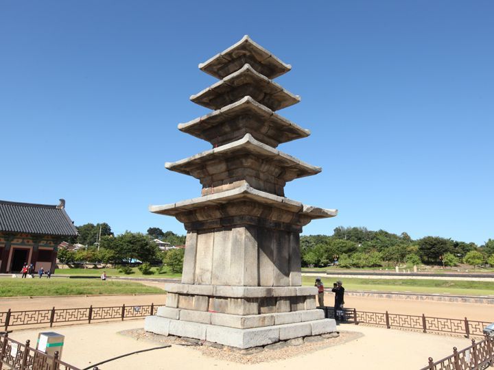 扶余定林寺址(五层石塔・石佛坐像)